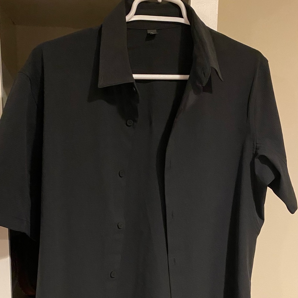 Airing Easy Short Sleeve Button-Up Shirt 
Ventlight Mesh